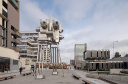 Robotická vinárna Cyberdog, Black n' Arch (David Černý a Tomáš Císař).