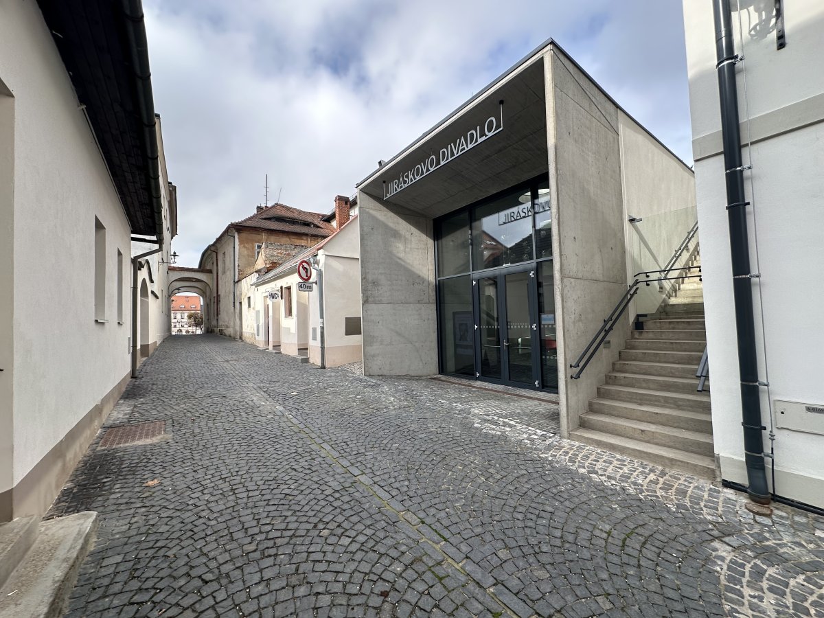 Rekonstrukce Jiráskova divadla v České Lípě, ateliér Adam Rujbr Architects (Adam Rujbr, spolupráce Aleš Chlád, Monika Prostředníková, Kateřina Gayerová, Michaela Bastlová, Lucie Tlustá, Jitka Skuhravá)