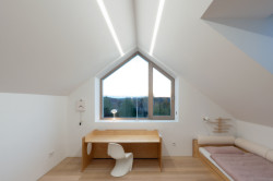 Pohled do dětského pokoje (Přestavba rodinného domu v Ostrovačicích, INK ARC)