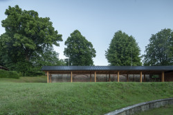 Společenský sál farního centra v Lidečku od studia AEIOU