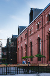 Revitalizace areálu varšavské elektrárny Powiśle architektonickým ateliérem APA Wojciechowski Architekci na živoucí městskou čtvrť