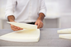 Z procesu výroby Bowl Chair