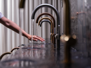 Letošní instalace GROHE na DesignBloku ukazuje koupelnu jako místo rituálů (GROHE SPA na DesignBloku)