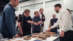 Přírodní materiál resysta imitující dřevo se dá využít jak ve stavebnictví, tak v interiérech nebo na zahradách.