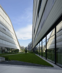 Studio SCHINDLER SEKO ARCHITEKTI navrhlo novou administrativní budovu DOCK IN FOUR na rozhraní Karlína a Libně