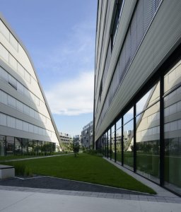 Studio SCHINDLER SEKO ARCHITEKTI navrhlo novou administrativní budovu DOCK IN FOUR na rozhraní Karlína a Libně