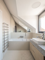 Architekt Marián Gombarček navrhl rekonstrukci rodinného domu v Bratislavě