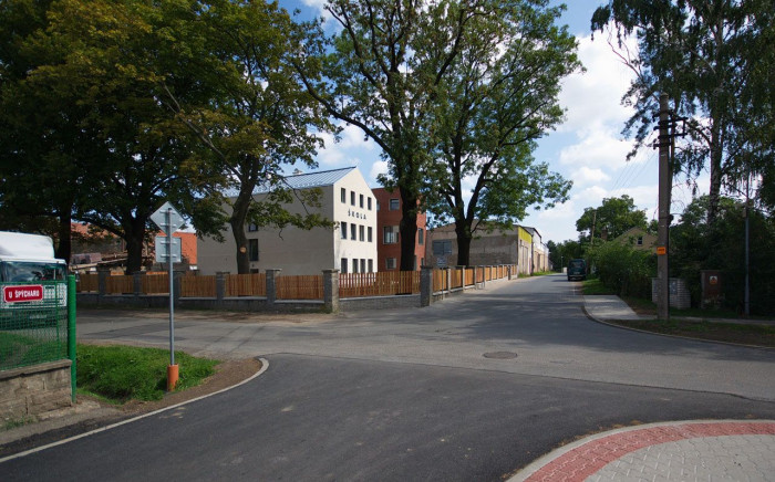 Architekt Ondřej Tuček, Přístavba a rekonstrukce obecní školy Hovorčovice – foto