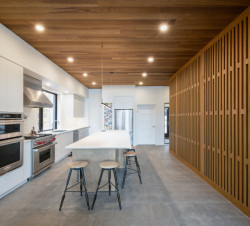 Víkendový dům z prefabrikovaných modulů, Figurr Architects Colective