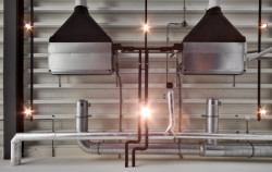 Sportovní hala ETB Sombroek ve městě Edam-Volendam v Nizozemsku od studia Kuiper Steur Architecten