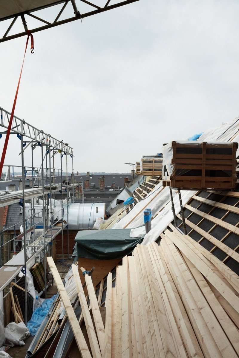 Střešní balkon Velux Cabrio, fotografie z instalace prvků.