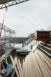 Střešní balkon Velux Cabrio, fotografie z instalace prvků.