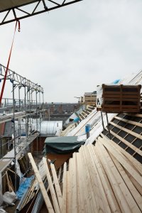 Střešní balkon Velux Cabrio, fotografie z instalace prvků.
