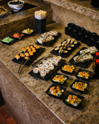 Nový bar vypadá jako z mramoru, ale je vytesaný ze zelenkavého kamene kvarcitu.