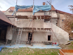 Rekonstrukce historického domu v Šatově, Hlinaři