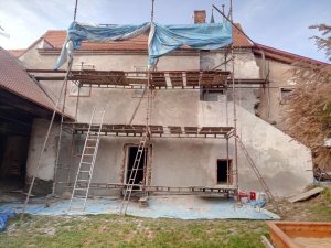 Rekonstrukce historického domu v Šatově, Hlinaři