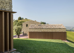 Soukromá rezidence Urbino, GGA architects © Ezio Manciucca