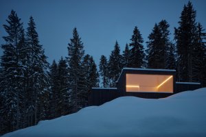 Sheltre pre hotel Bjornson, Ark-shelter / Michiel De Backer, Viktor Mikovčák, Martin Mikovčák