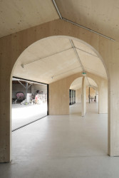 Cenu Mies van der Rohe Award 2019 pro začínající architekty získalo studio BAST za přístavbu školní jídelny v Montbrun-Bocage