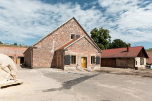 Cihelna v Lotyšsku vyrábí pro společnost Klinker Centrum tradiční fortifikační cihly dodnes. Používají se například při obnově pevnosti Josefov