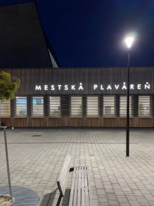 Úprav se dočkalo také okolí stavby - i na něm se ale stále pracuje