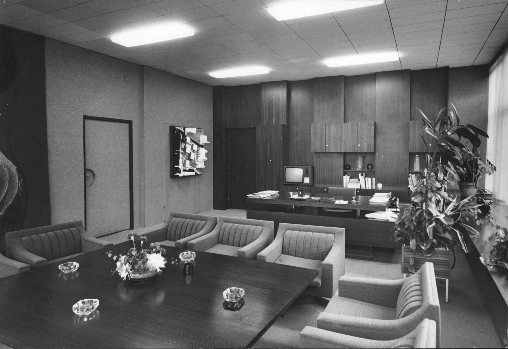 Budovy totiž byly projektovány jako sídlo Sdružení projektových ateliérů, tedy projekčních kancelářích, které na konci 60. let fungovaly mimo strukturu socialistických projekčních ústavů.