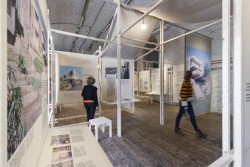 Výstava Yasmeen Lari. Architektura pro budoucnost v Architekturzentrum Wien