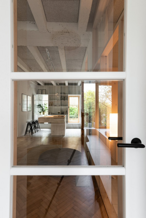 Rekonstrukce přízemního bytu, What architects