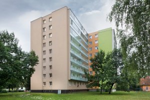 Revitalizace panelového domu v Rožnově pod Radhoštěm, Holiš + Šochová architekti