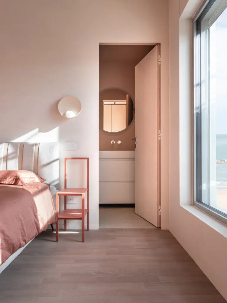 Skrytá zárubeň ECLISSE Syntesis Battente - otevřené (Apartmán Porto San Giorgio; Francesco Valentini )