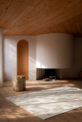 V rámci expozice Konsepti na festivalu Designbloku vystoupí světově uznávaný designér Ron Arad a kreativní ředitelka italské společnosti Moroso Patrizia Moroso.