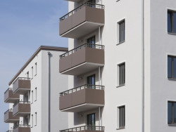 Průvodce plánováním rekonstrukce bytového domu Vás provede také metodami sanace a údržby již zrekonstruovaných bytových domů. 