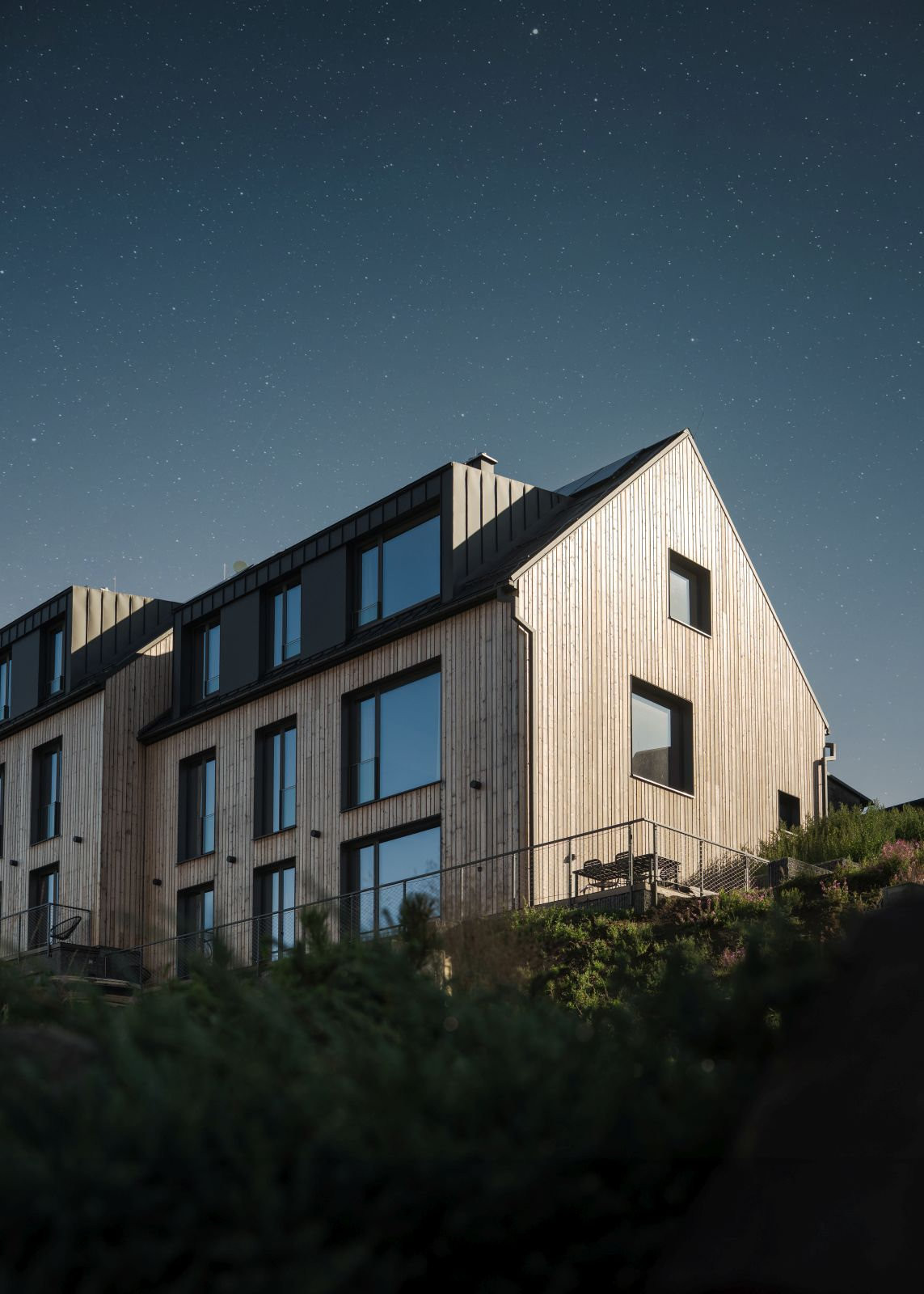  (Apartmánový dvojdům v Krušných horách; BekArch)