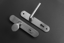 Bezpečnostní kování MPK SECURO propojuje minimalistický design s vysokou ochranou.