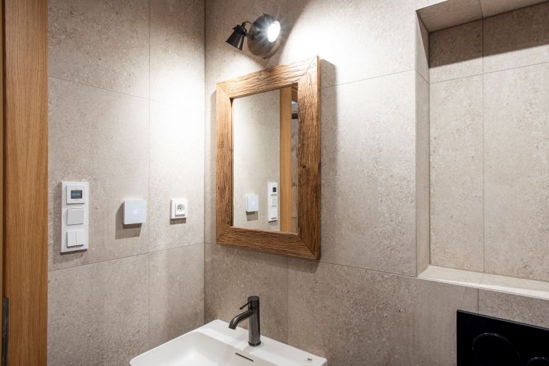 Inteligentní termostat NEA SMART 2.0 od REHAU
