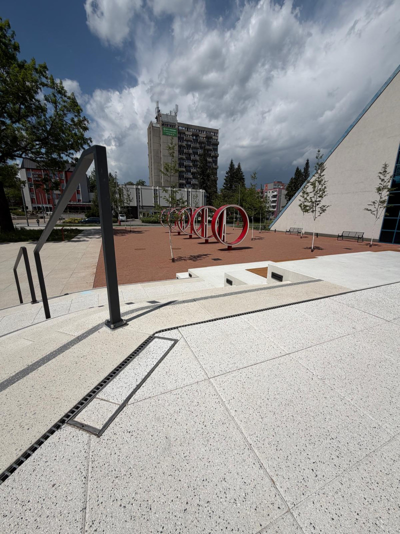 Štěrbinové žlaby TOPSLOT u Muzea Tatra Kopřivnice
