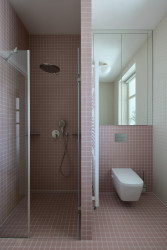 Pohled do koupelny (Rekonstrukce vily na Vinohradech; Atelier Hajný)