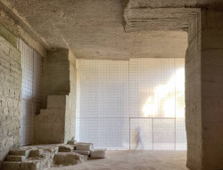 Proměna kamenných dolů na Menorce od Ensamble Studio