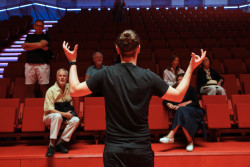 Porota při návštěvě vítězné stavby