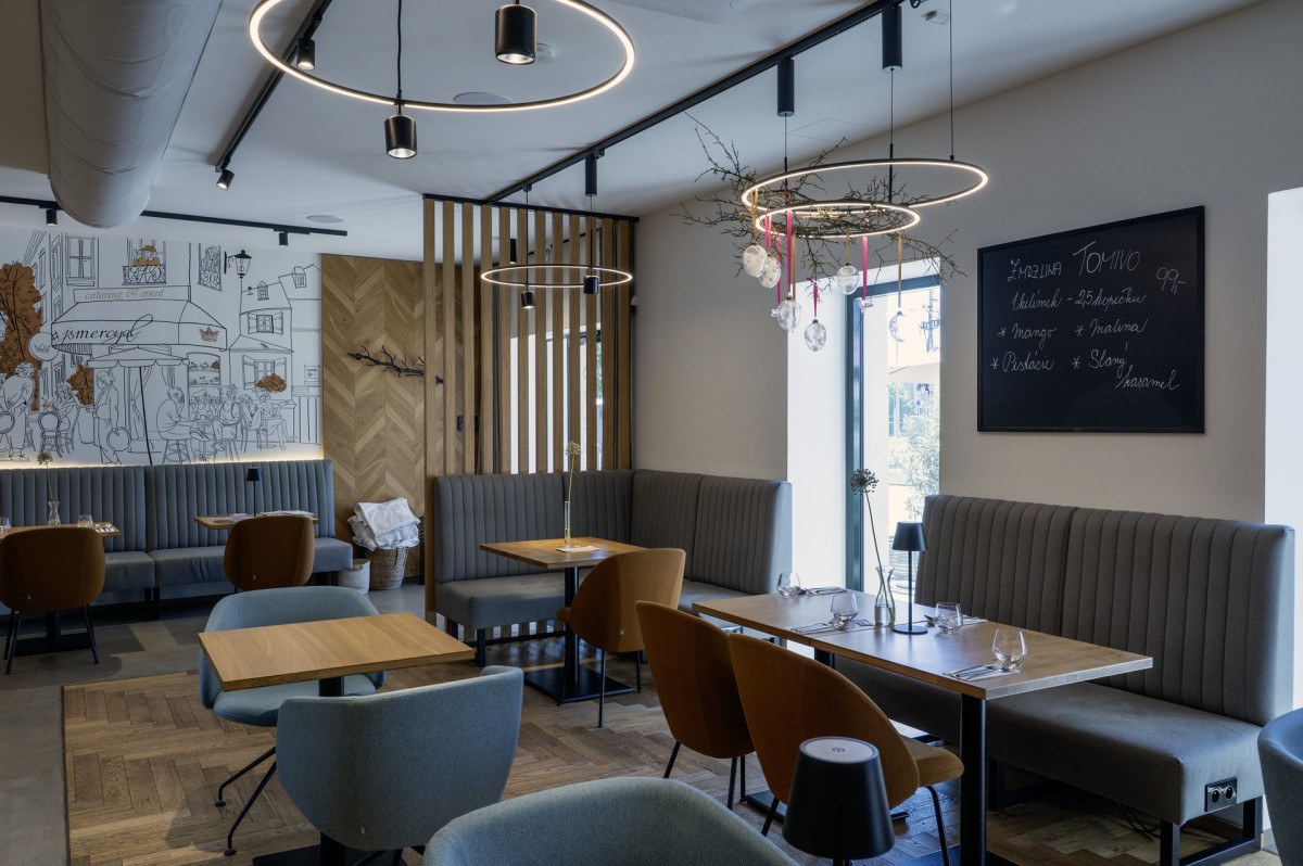 Pohled do interiéru kavárny (Hotel Bronzo v Brně; Ateliér Štěpán)