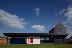 Mjölk architekti, Dům V plotě - foto