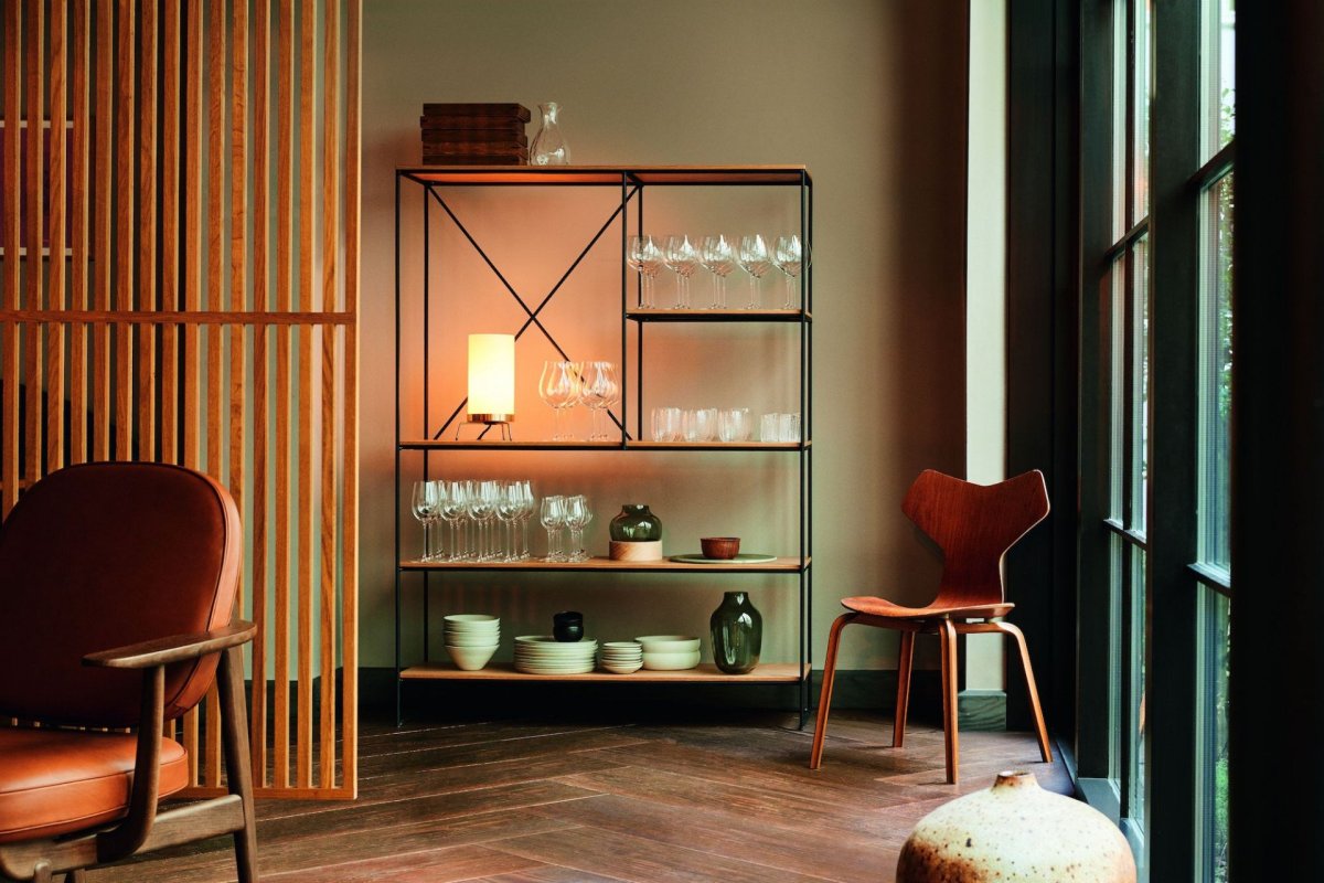 Novinky z milánského veletrhu osvětlení Euroluce v portfoliu společnosti Light Works, stolní lampy Planner od Fritz Hansen.