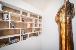Stavení s červenou pumpou od DESTYL architekti