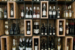 JEČMEN-CAHA architekti, Vinotéka a sýrárna v Blansku - foto