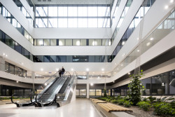 Pardubický kraj má nový pavilon urgentního příjmu. V orientaci zde pomáhají barvy.