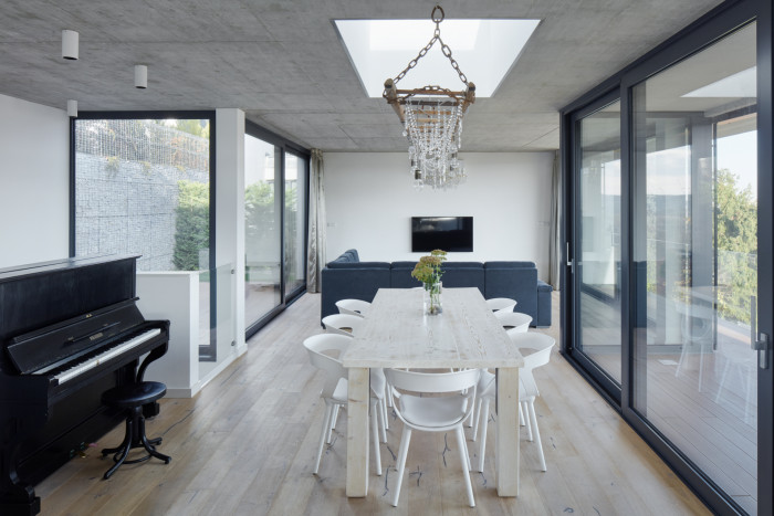 Dvě identické vily od studia Jestico + Whiles na jihozápadě Prahy