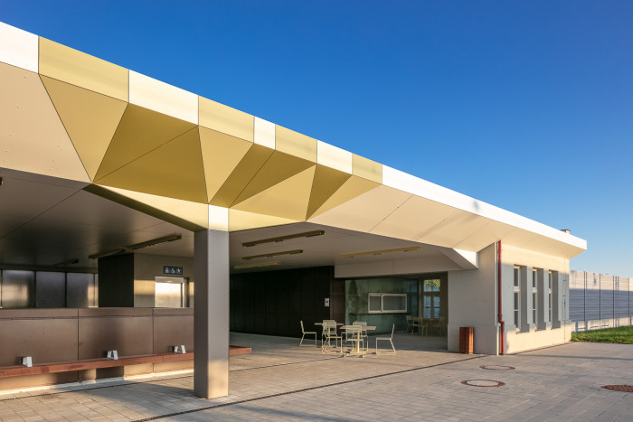 Rekonstrukce výpravní budovy a přilehlých prostor v Čelákovicích - zastřešení, Studio 519