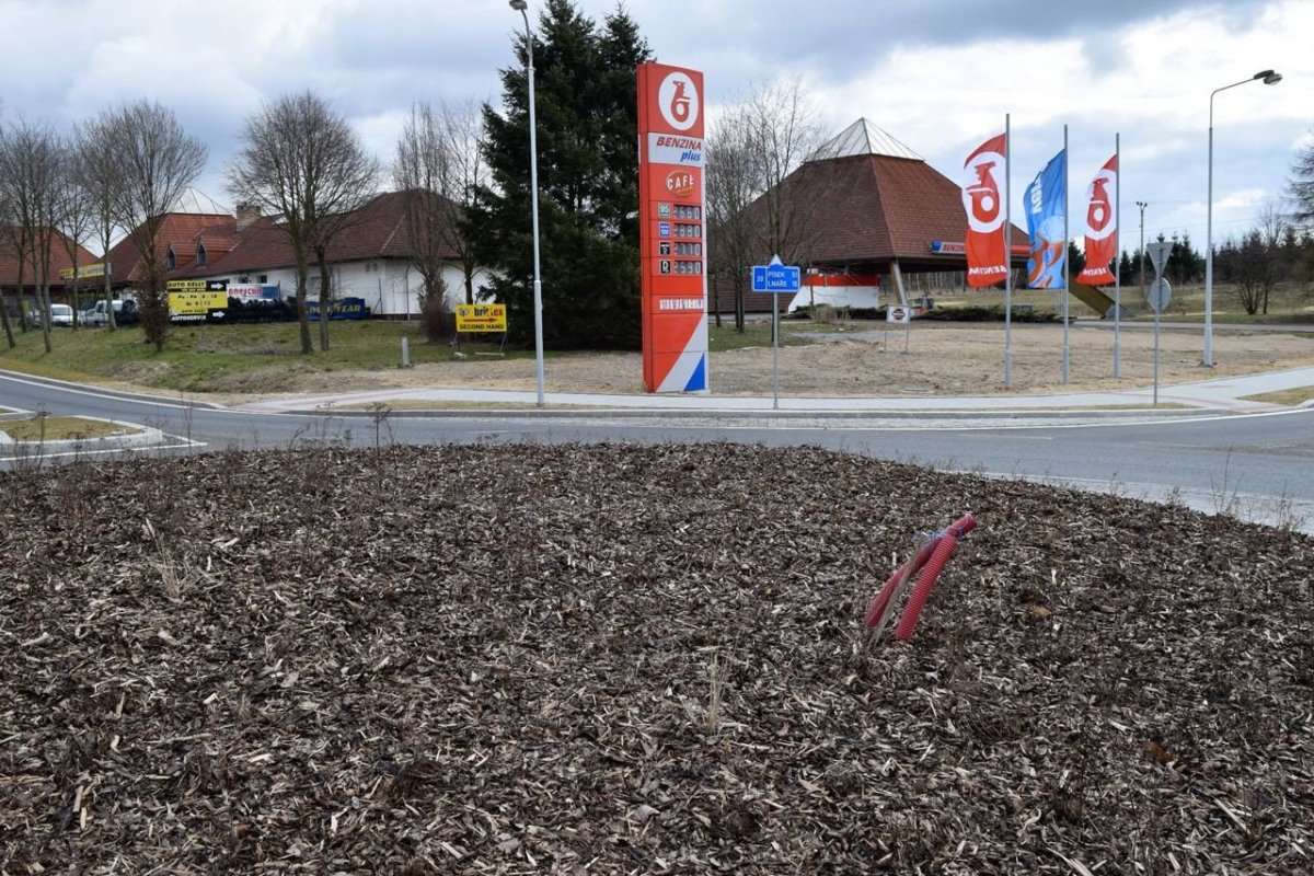 Kruhový objezd pro umístění uměleckého díla – foto