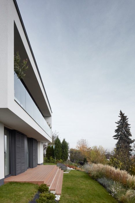 Dvě identické vily od studia Jestico + Whiles na jihozápadě Prahy