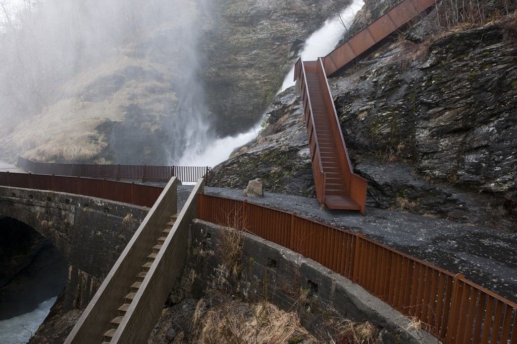 Haga Grov & Helge Schjelderup, Vodopád Svandalsfossen. Lokace: NTR, Ryfylke 2006 - foto